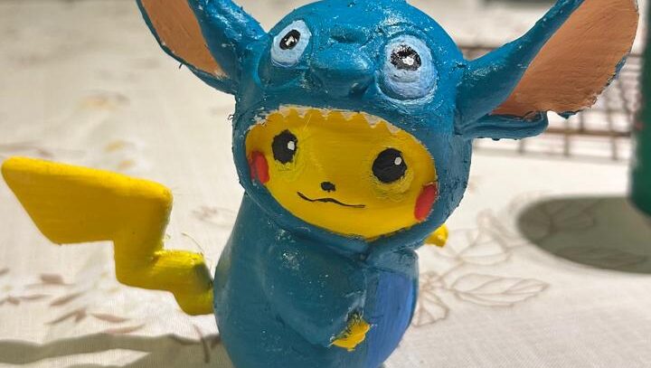 Pikachu com pijama de Stitch